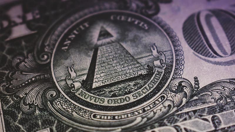 What could cause the US dollar to crash?